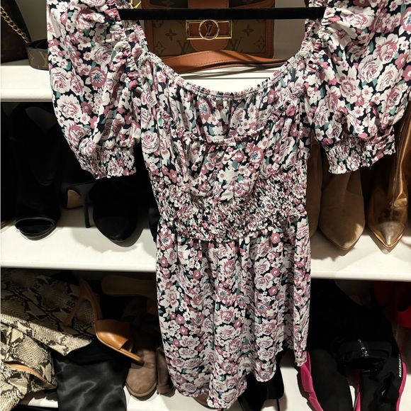 Floral Puff Sleeve Romper - Picture 2 of 3